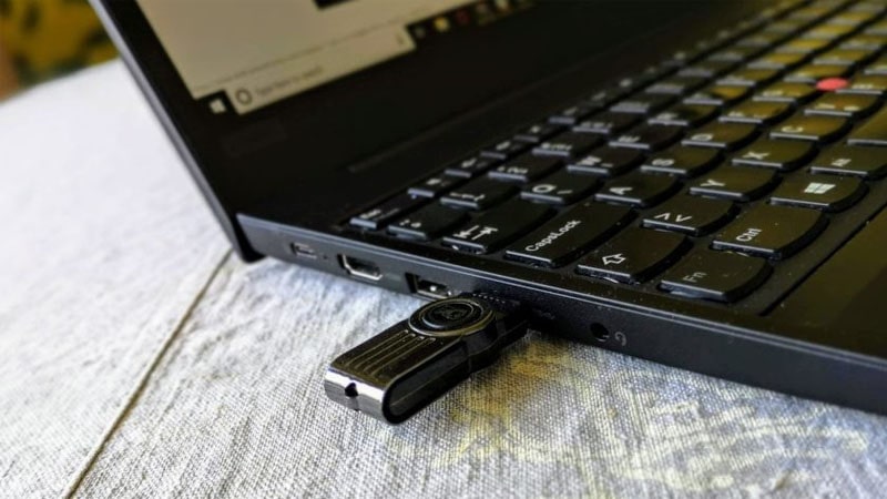 اتصال لپ تاپ به تلویزیون با درایو فلش USB