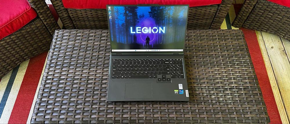 بهترین لپ تاپ گیمینگ مخصوص بازی ورزشی: Lenovo Legion Pro 5i Gen 8