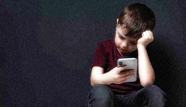 مضرات استفاده از موبایل برای کودکان