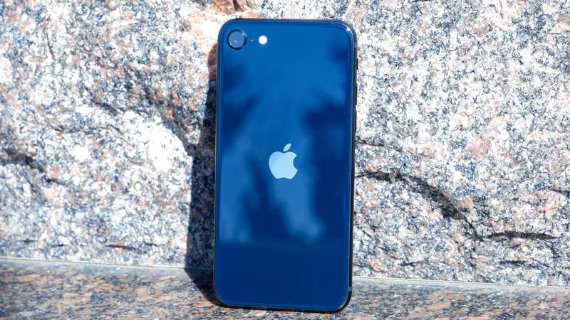 گوشی iPhone SE 2022: ارزان اما مقاوم