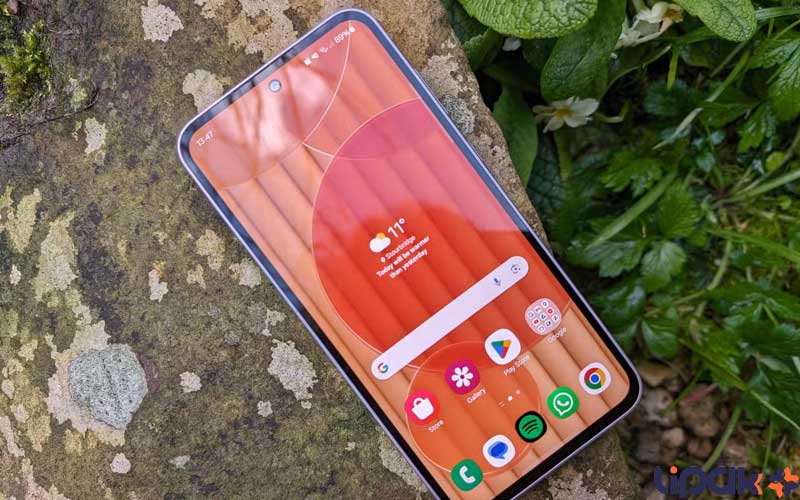مقایسه نمایشگر alaxy-a35 با a34