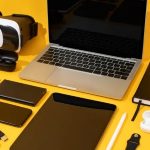 معرفی ۵ کادوی دیجیتالی جذاب برای روز تولد|ساعت هوشمند؛ هدیه‌ای کاربردی برای سبک زندگی مدرن||لپ‌تاپ؛ بهترین هدیه برای دانشجوها، طراحان و کاربران حرفه‌ای||