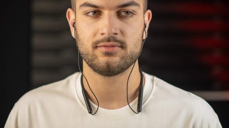 طراحی سبک و دکمههای کنترلی