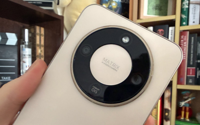 دوربین آنر مجیک 8 لایت