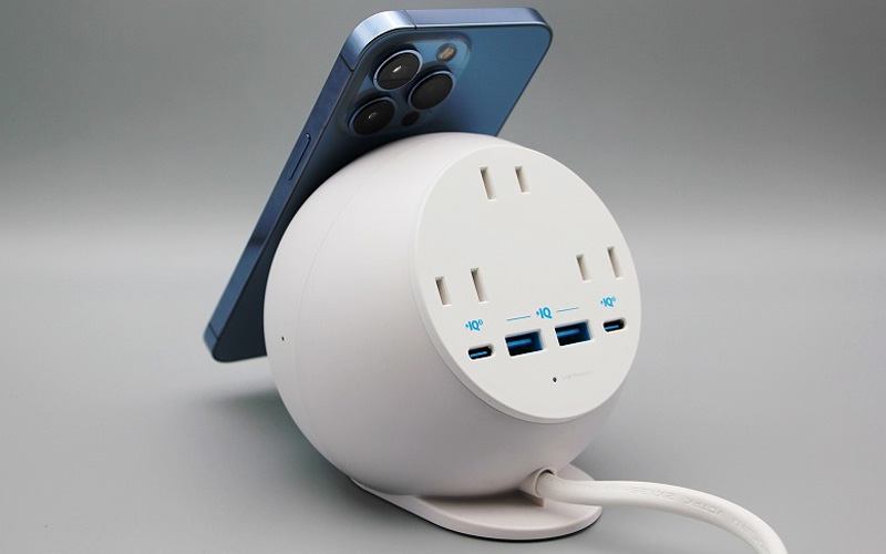 Anker 637 Magnetic Desktop Charging Station