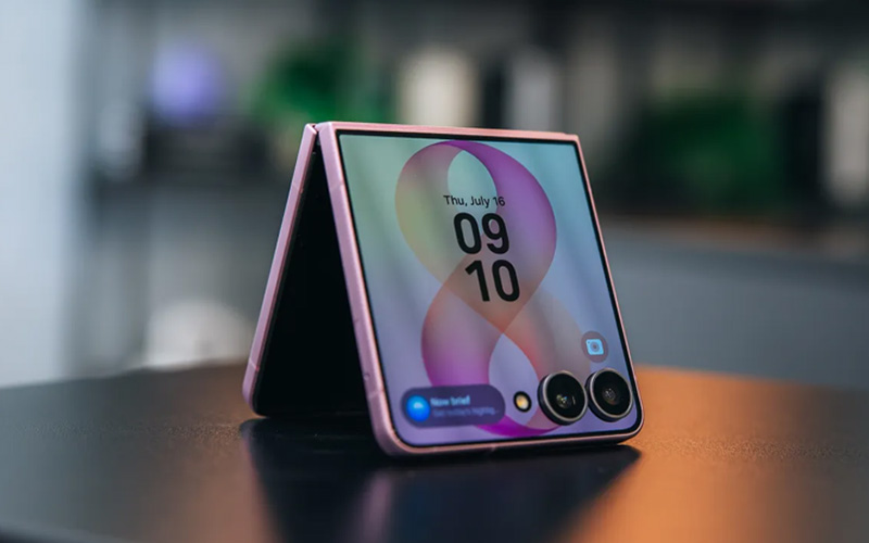 طراحی Galaxy Z Flip8