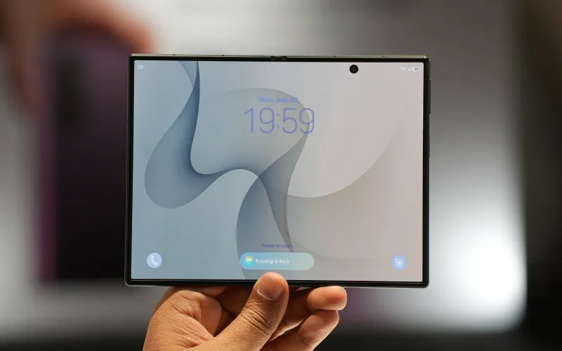 نمایشگر Galaxy Z Fold8