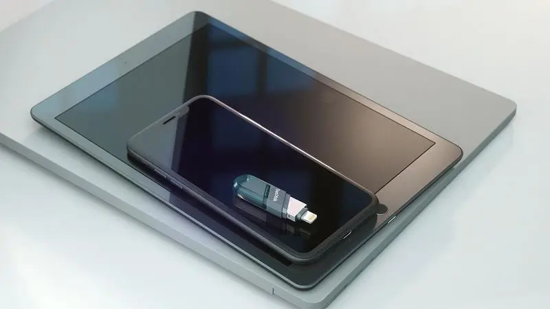 سن-دیسک-128-گیگابایت-iXpand-Flash-Drive-flip