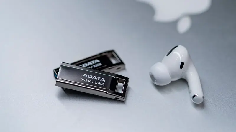 طراحی فلش ADATA UR340