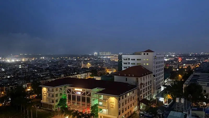کیفیت عکاسی موبایل آیفون 11 در شب