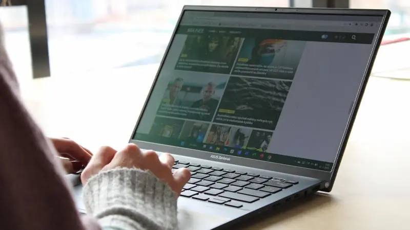 Zenbook s13  OLED با ویندوز 11