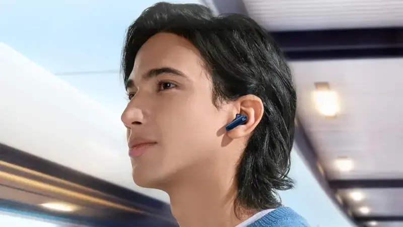 قرارگیری هدفون بی‌ سیم انکر مدل Soundcore P40i- A3955 در گوش