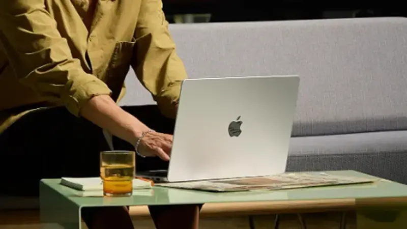طراحی پنل پشتی Apple MacBook M4 Pro