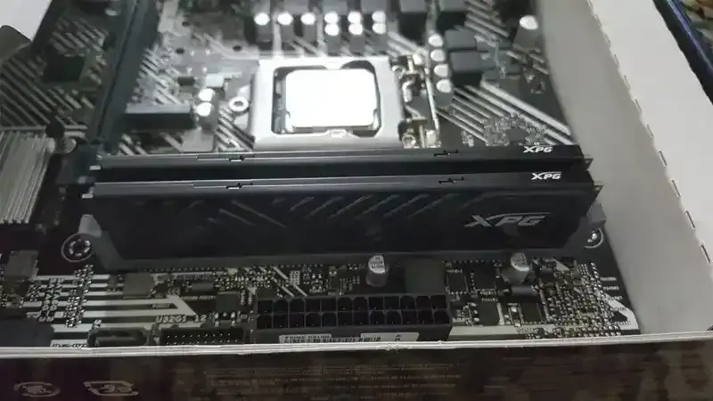 رم دسکتاپ ای دیتا مدل XPG GAMMIX D35 DDR4 CL16 S 3200MHz ظرفیت 8 گیگابایت