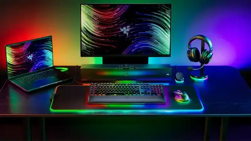 طراحی کیبورد گیمینگ ریزر مدل Blackwidow V4 pro Green Switches