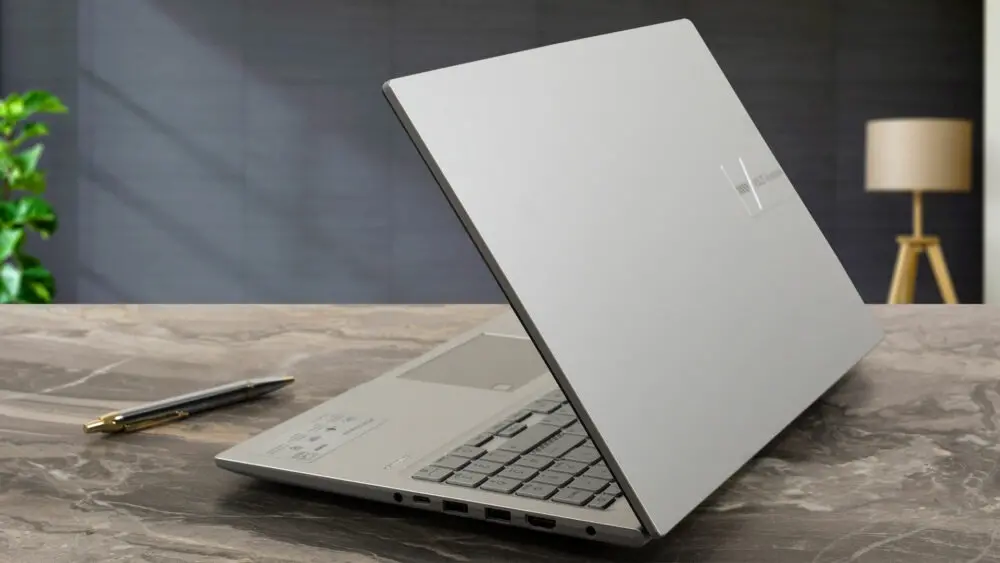 طراحی و صفحه نمایش لپ تاپ Asus Vivobook F1504VA-NJ083