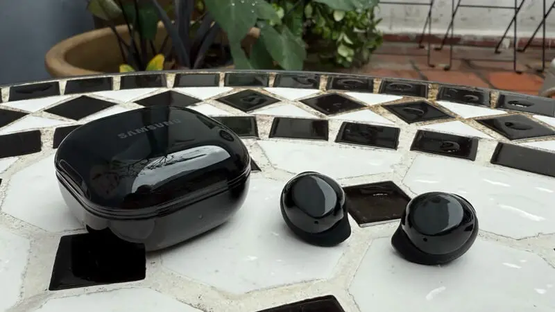 طراحی گوشی های Galaxy Buds Core