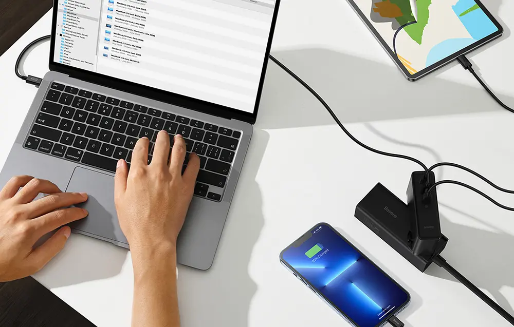 پورتها، ولتاژ ورودی و سازگاری گسترده شارژر باسئوس 160 وات