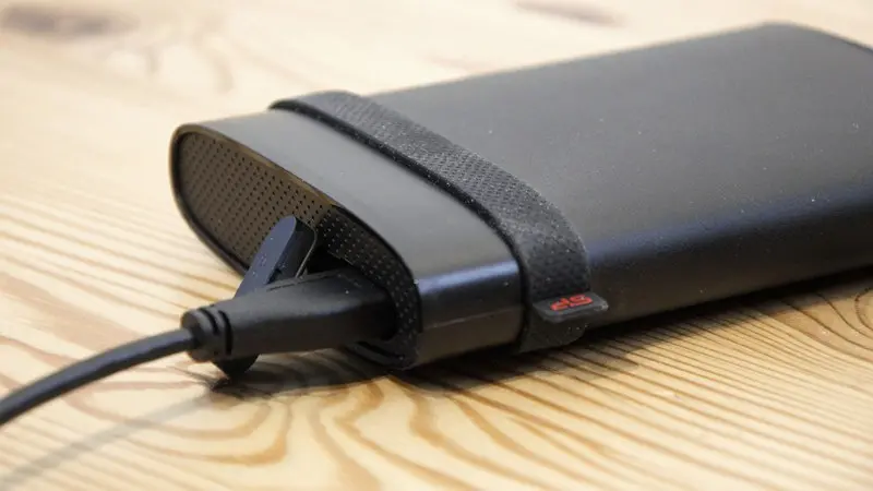 طراحی بدنه هارد اکسترنال سیلیکون پاور Armor A85B