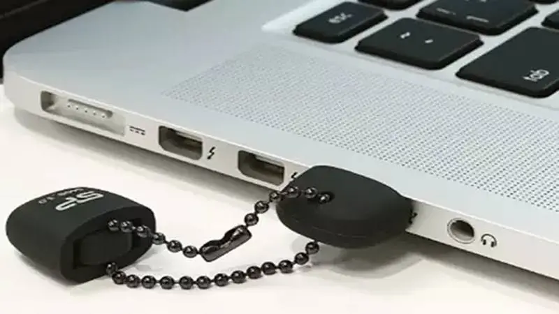 اتصال فلش مموری Jewel J07 به پورت های لپ تاپ