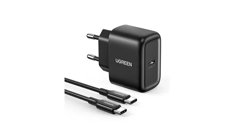 شارژر Ugreen CD250 در کنار کابل آن
