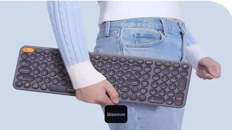 ابعاد کیبورد باسئوس K01B در دست