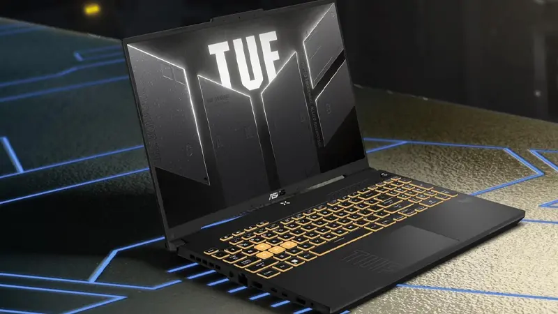 صفحه نمایش ایسوس TUF Gaming F17 از روبه رو 