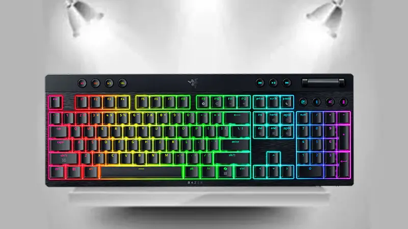 نمای روبرویی کیبورد گیمینگ ریزر BlackWidow V4 Low-Profile HyperSpeed