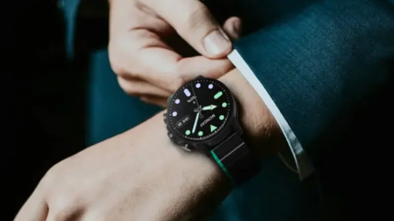 گلورمی M2 MAX Smart Watch روی مچ