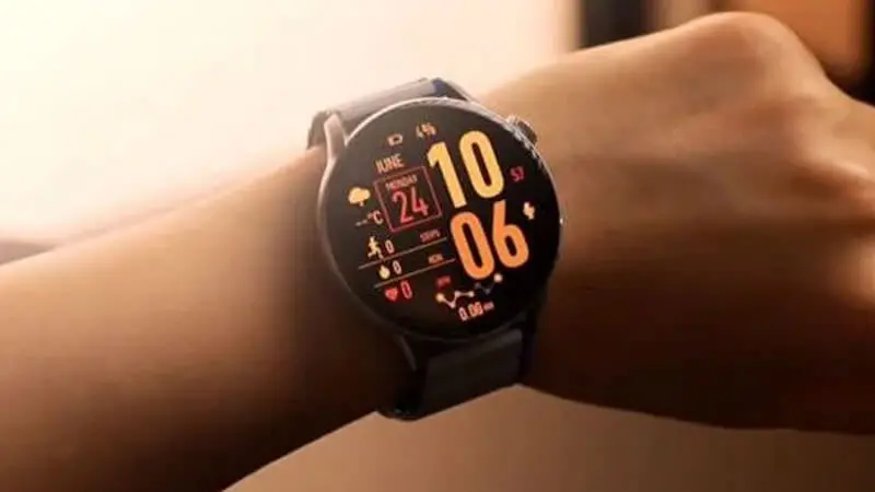 Glorimi M2 MAX روی مچ دست 