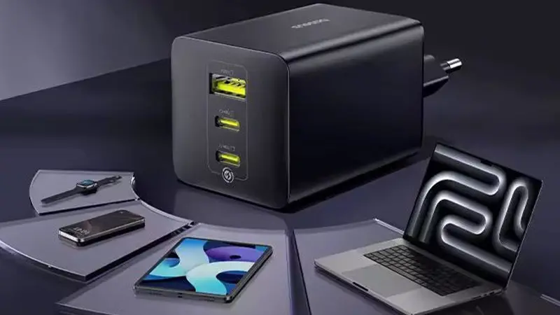 شارژر باسئوس EnerFill FE11 در کنار لپ تاپ و گوشی و تبلت و ساعت هوشمند