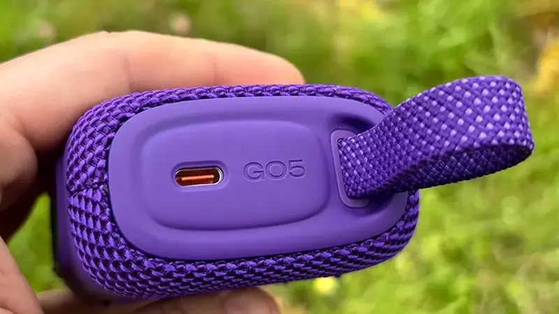درگاه USB-C برای شارژ اسپیکر بلوتوثی قابل حمل جی بی ال Go 5