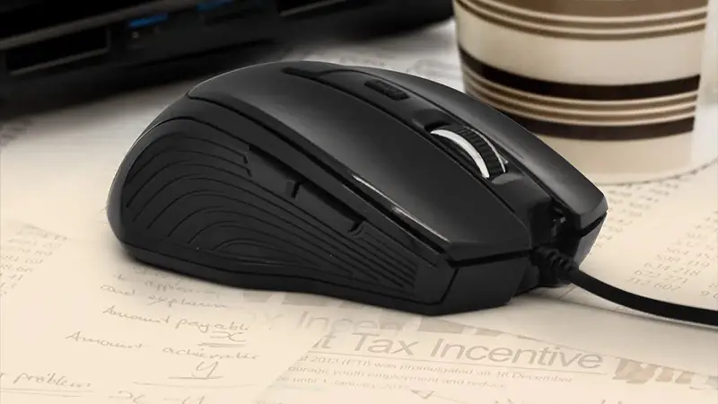 ماوس باسیم TM 295 روی میز