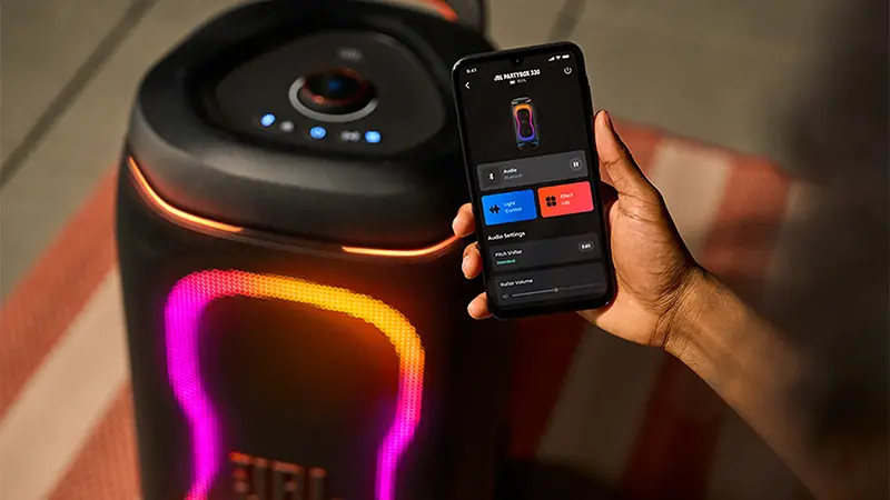اسپیکر جی بی ال پارتی باکس 330 کنار اپ گوشی