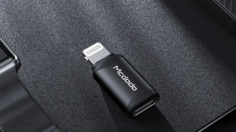 McDodo OT-7680 روی میز