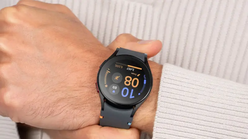 ساعت هوشمند سامسونگ Galaxy Watch FE SM-R861 40mm روی مچ دست