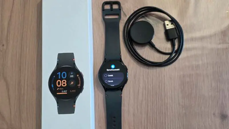 ساعت هوشمند سامسونگ Galaxy Watch FE SM-R861 40mm و شارژر آن