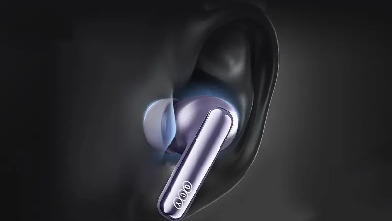 عکس هندزفری بی‌ سیم کیو سی وای MeloBuds N70 داخل گوش